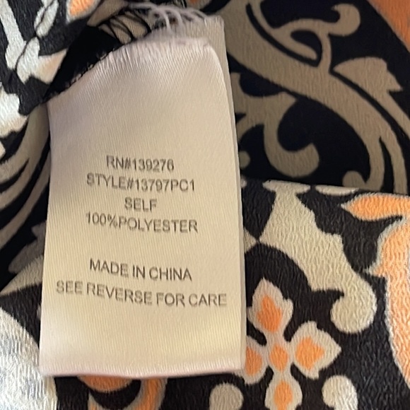 Beautiful Abstract Patterned Blouse - Picture 5 of 5